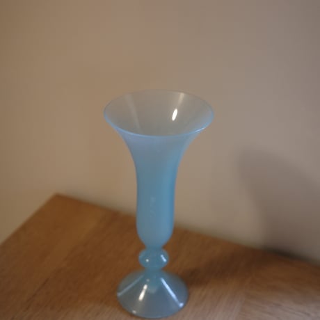 Glass flower vase
