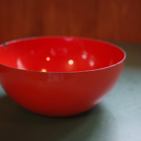 Red enamel bowl