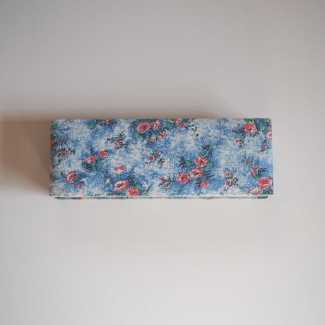 Cartonnage with red flowers