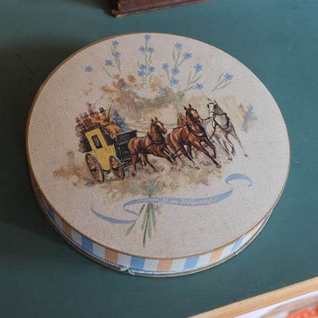 A box with a drawing of a carriage