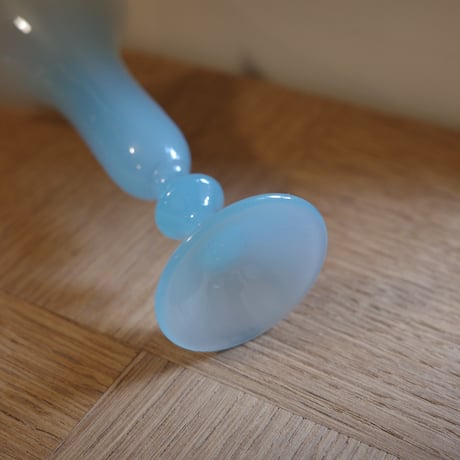 Glass flower vase