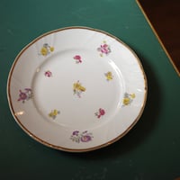 Flower-sprinkled dessert plate（E）