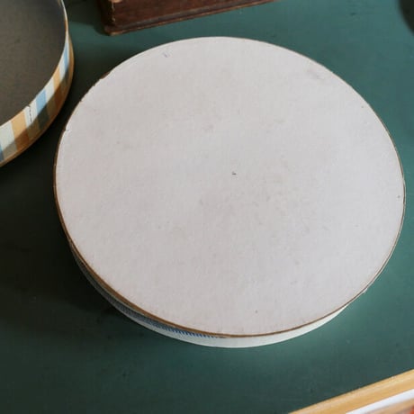 A box with a drawing of a carriage