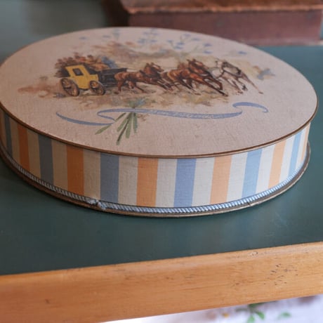 A box with a drawing of a carriage