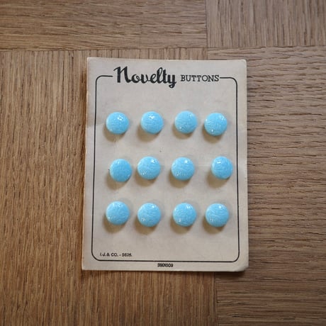 Leaf pattern buttons