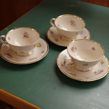 Flower cup and saucer（B）