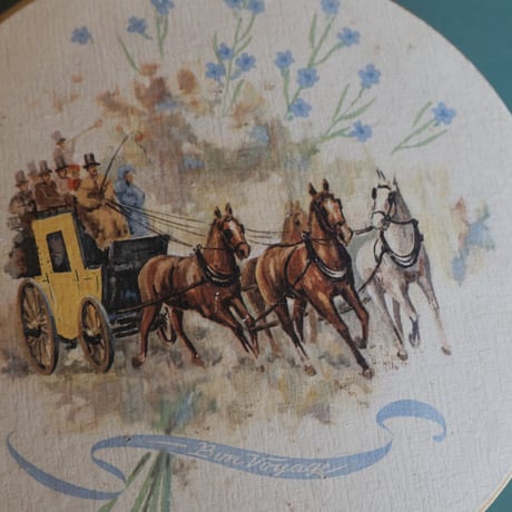 A box with a drawing of a carriage