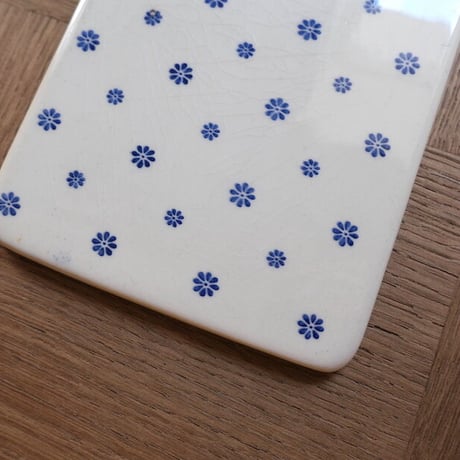 Blue small flower cutting board