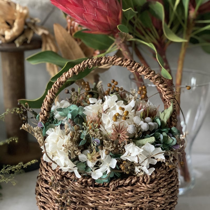 季節のドライフラワーを使用したカゴアレンジM ※4日前までにご注文