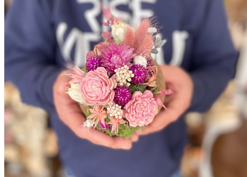 ブッダナッツ 木の実のアレンジ　pink　ギフトにも ブッダナッツ アレンジ】 | flowershop KAIKA