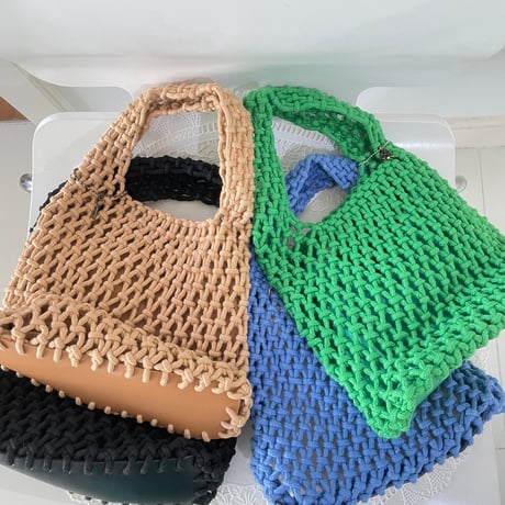 マクラメミニトート　チャーム付き