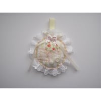 cushion motif charm:c