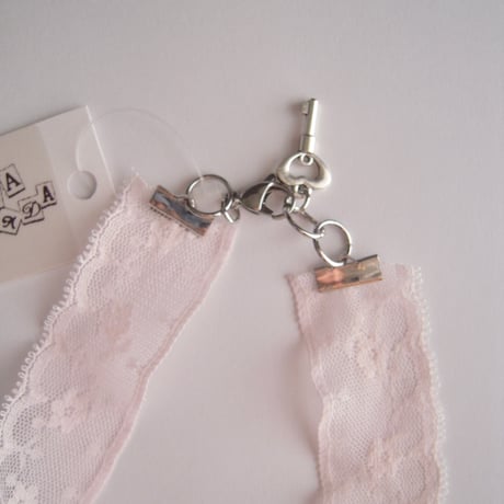 castle motif choker:p