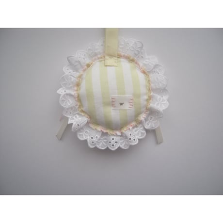cushion motif charm:c