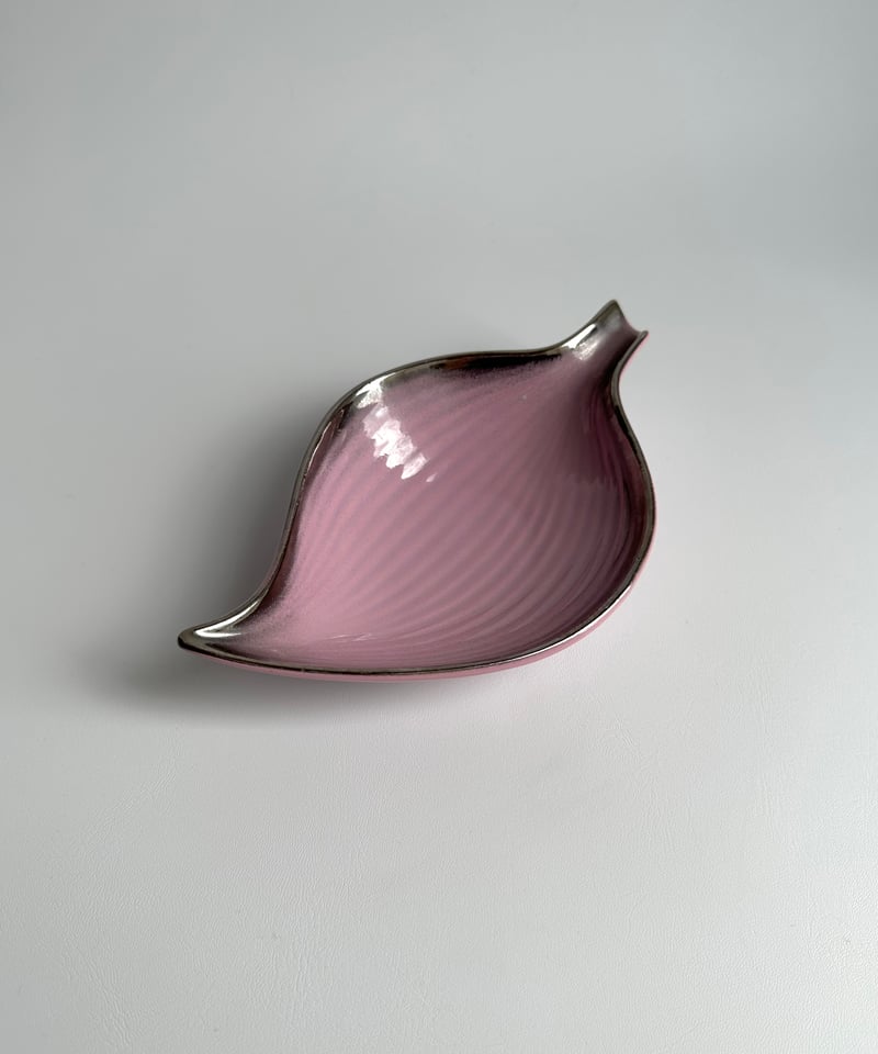 Tray｜リーフ｜灰皿｜ピンクのトレイ｜ノルウェー | roi home｜北欧