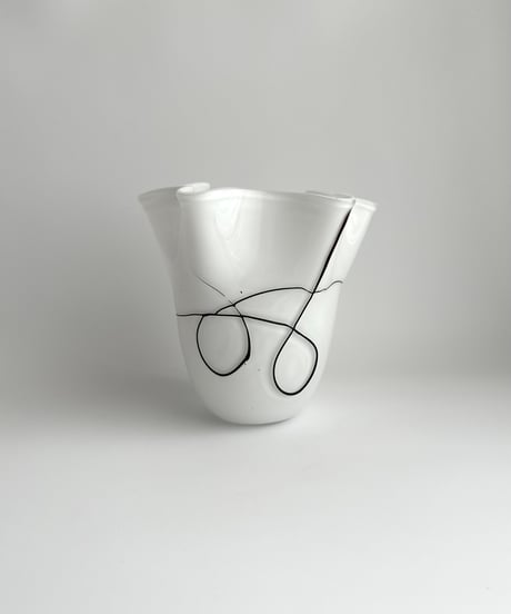 Vase｜白い花瓶｜チューリップベース｜北欧