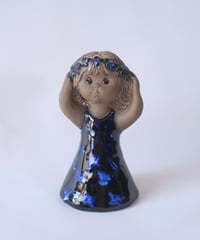 Figure｜Vallis Keramik｜青い髪飾りの女の子｜陶器人形｜スウェーデン