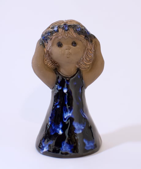 Figure｜Vallis Keramik｜青い髪飾りの女の子｜陶器人形｜スウェーデン