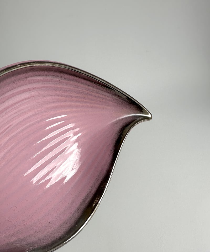 Tray｜リーフ｜灰皿｜ピンクのトレイ｜ノルウェー | roi home｜北欧