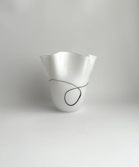 Vase｜白い花瓶｜チューリップベース｜北欧
