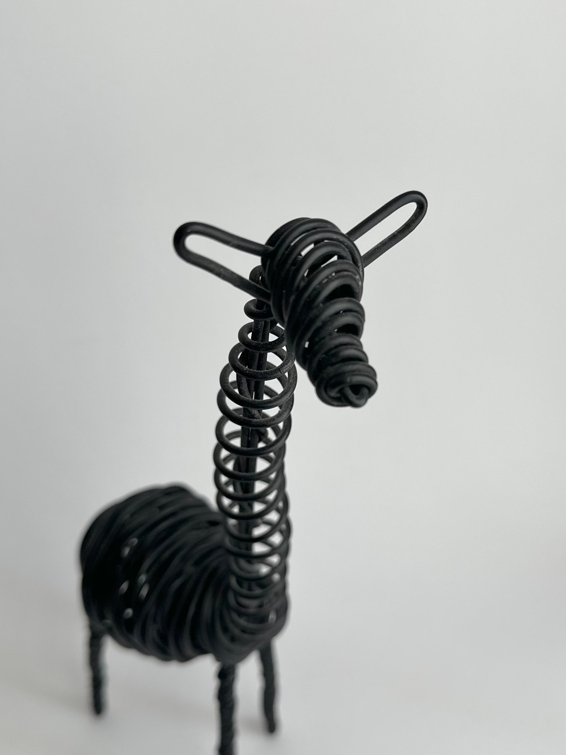 ワイヤーアート キリン 壁掛け オブジェ Giraffe｜キリンのオブジェ｜ワイヤーアート｜置物 | roi home｜北欧