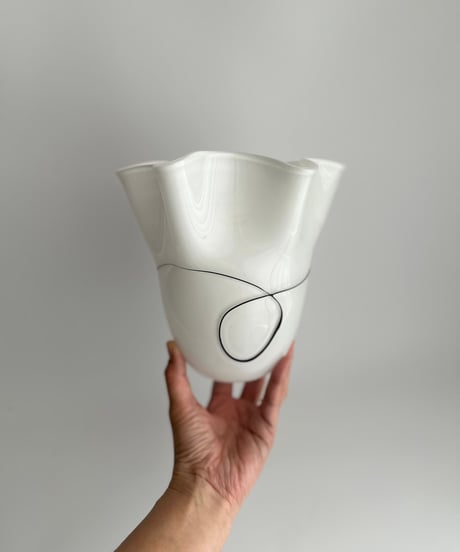 Vase｜白い花瓶｜チューリップベース｜北欧