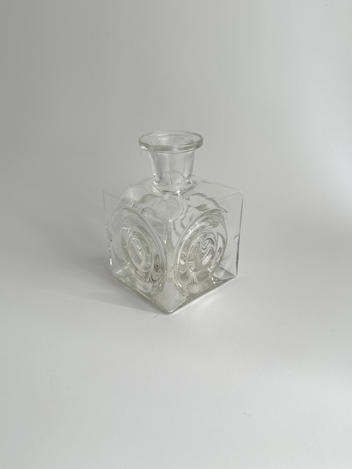 ヴィンテージ　ガラス 一輪挿し？　リキュール　A Bottle｜ガラスボトル｜キューブ型｜一輪挿し｜花瓶 | roi home｜北欧