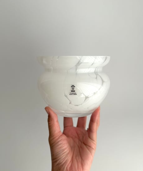Vase｜Skruf｜ホワイト｜ガラスの花瓶｜北欧ヴィンテージ