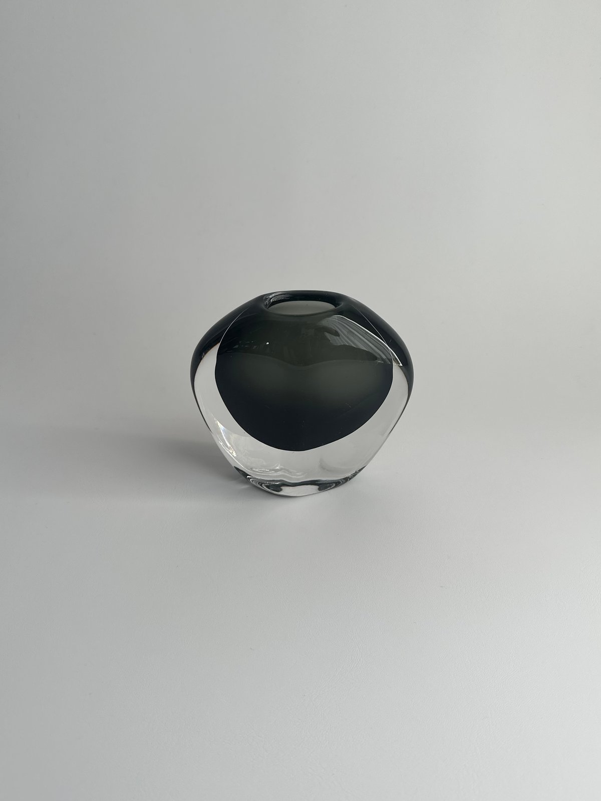 Nils Landberg　北欧/ガラス/花器/ビンテージ Nils Landberg for Orrefors, Sweden, three art glass vases - Freeforms