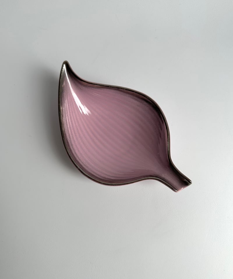 Tray｜リーフ｜灰皿｜ピンクのトレイ｜ノルウェー | roi home｜北欧