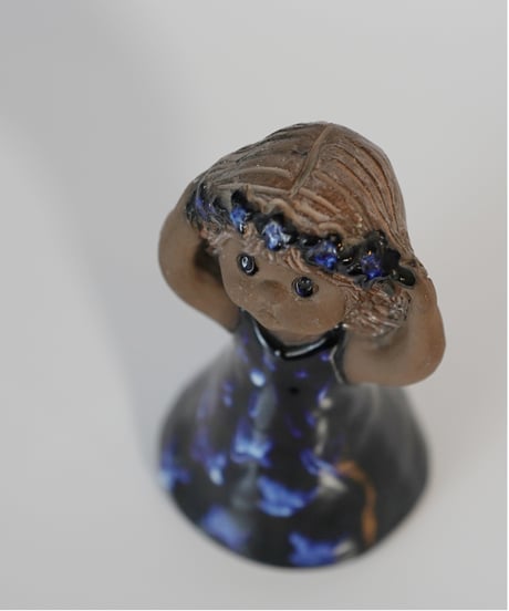 Figure｜Vallis Keramik｜青い髪飾りの女の子｜陶器人形｜スウェーデン