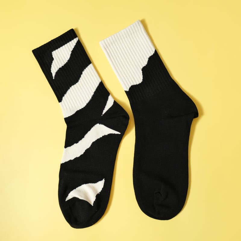 アシメ モノクロソックス 黒 | mamecocloset