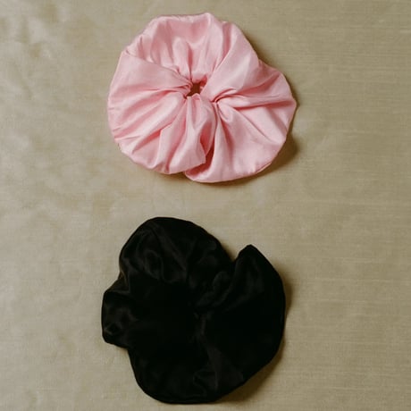 Satin Frill Scrunchie Black / hai