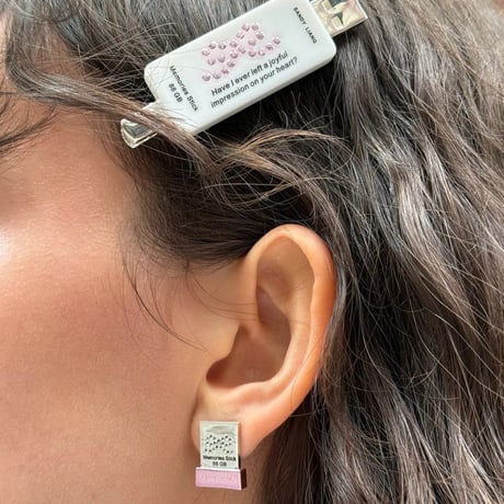 Memories USB Hairclip / Sandy Liang