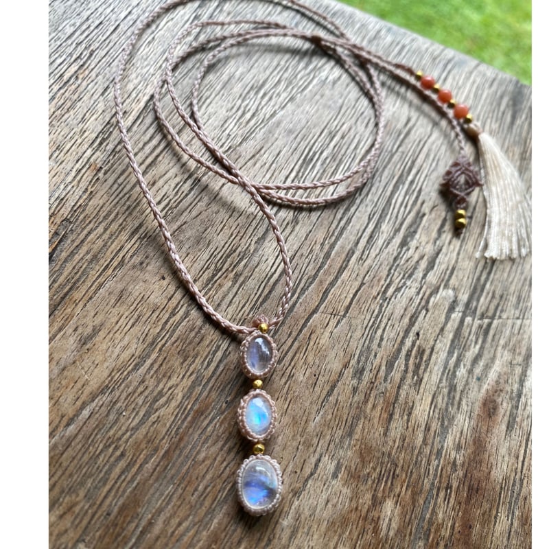 天然石3連マクラメ編みペンダント：ムーンストーン | 8macrame8 