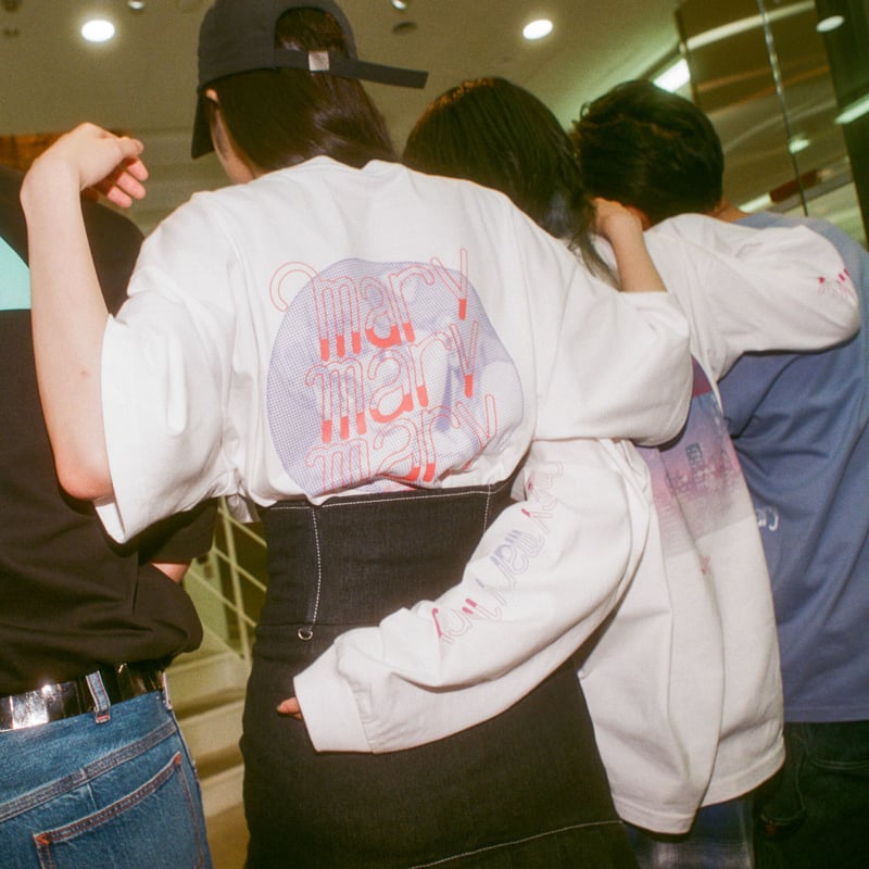 4人組フェードロゴTシャツ -White- 【マリマリマリー×マンガート