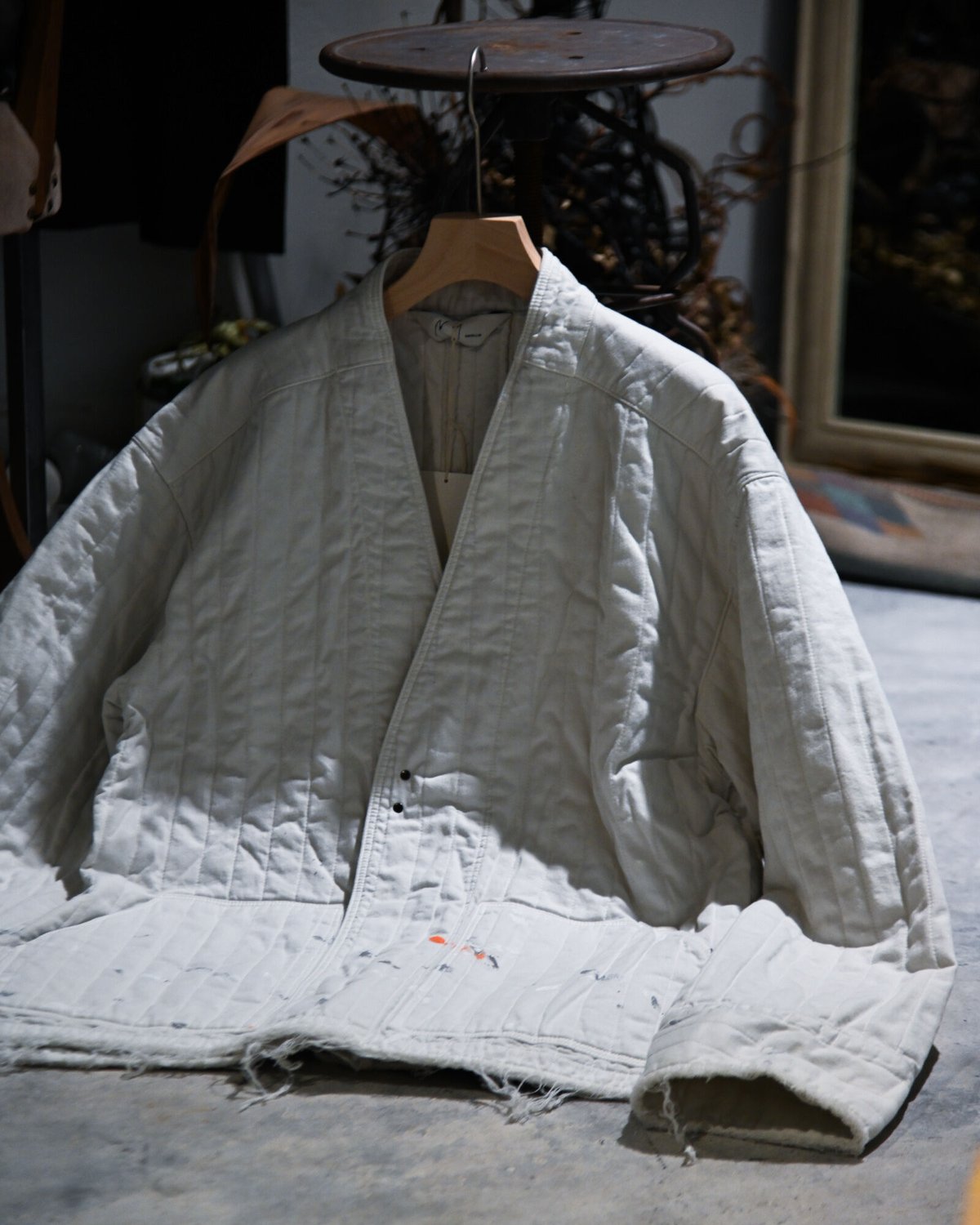 ANCELLM - PADDED QUILTING COLLARLESS JACKET, WHITE.