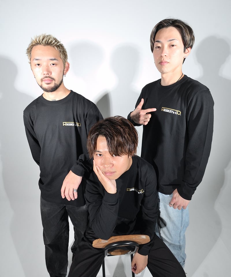 Whiskey&Co. オリジナル ロングスリーブ Tシャツ】 色:黒/ 白 Whiskey&Co. オリジナル ロングスリーブ Tシャツ】 色:黒/ 白