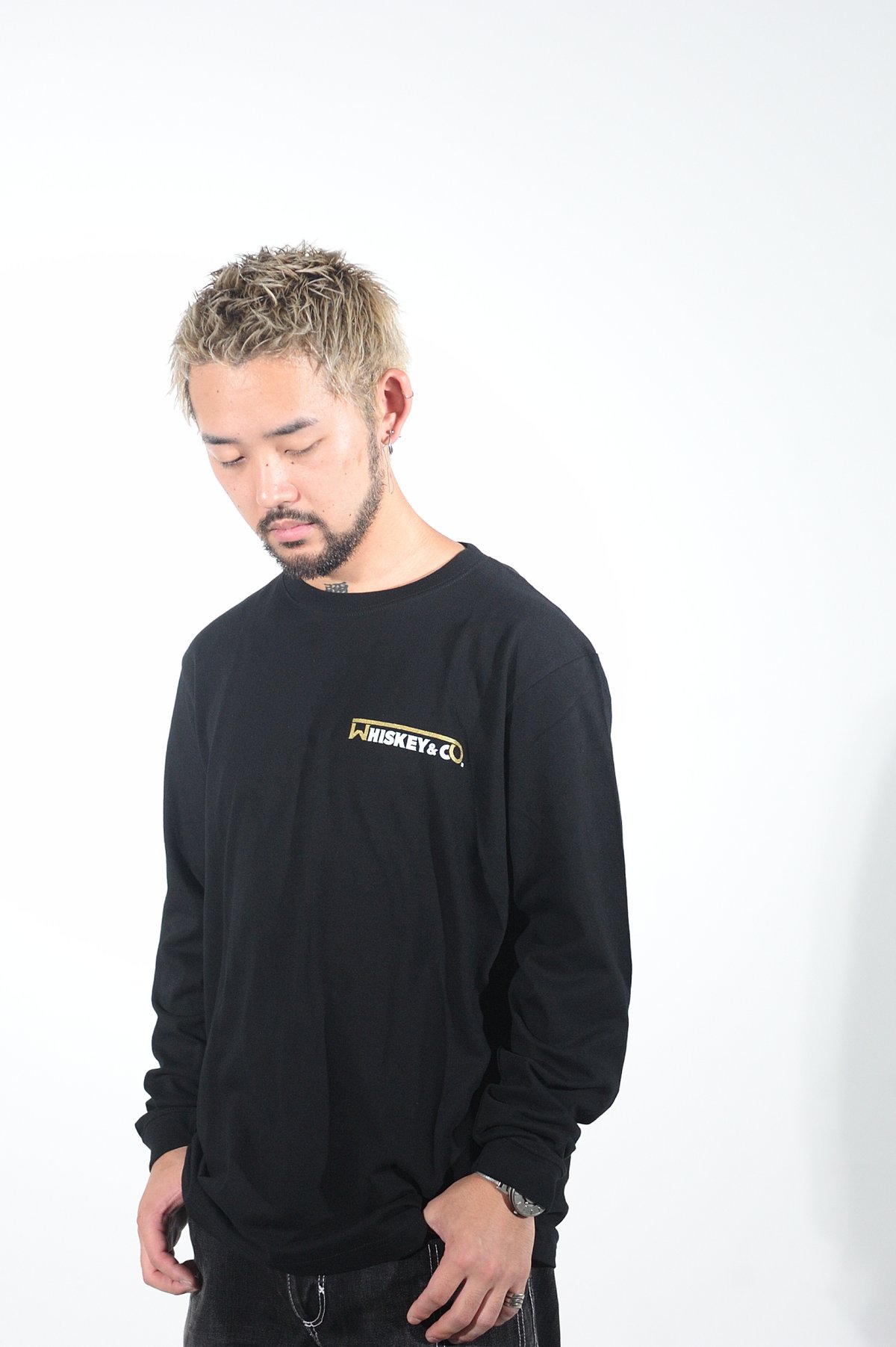 Whiskey&Co. オリジナル ロングスリーブ Tシャツ】 色:黒/ 白 Whiskey&Co. オリジナル ロングスリーブ Tシャツ】 色:黒/ 白
