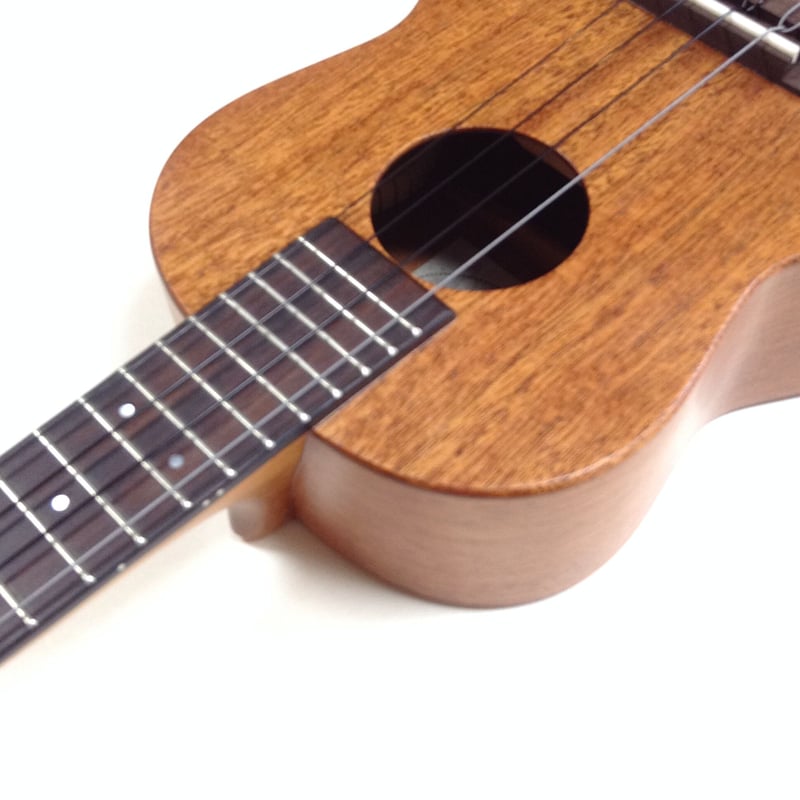 美品☆SyairiYF-05/MH マホガニー単板　新品弦、ケース、チューナー付 millar(ミラー) TM-240 コンサートウクレレ マホガニー単板