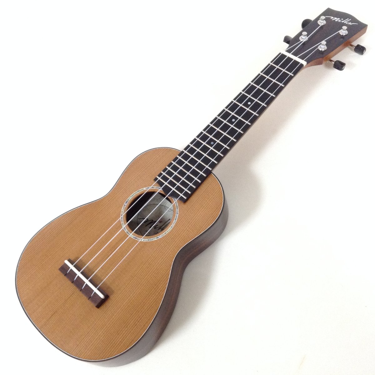 【Smijer】シダー材(杉)単板のコンサートウクレレ【ウクレレ専門店】 Zephyr】Mitsuba-Sugi 群馬県産杉材 コンサート｜ウクレレ専門店