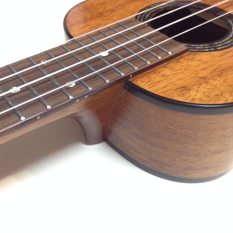 KUMU(クム)　CM54A　コンサートウクレレ　ハワイアンコア (ケース付き）