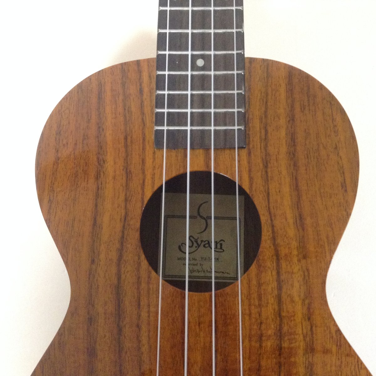 S.YAIRI ヤイリ コアテナーウクレレ トラ目 ほぼ未使用 S.Yairi(ヤイリ) YU-T-01Kテナーウクレレ コア材 ギアペグ仕様
