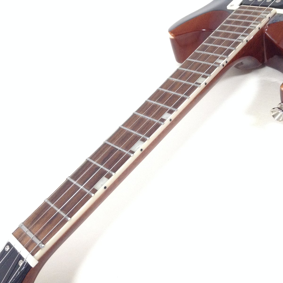 Flight Rock Series FUR-VG-TBK 印象的なダブルカッタウェイを持つ