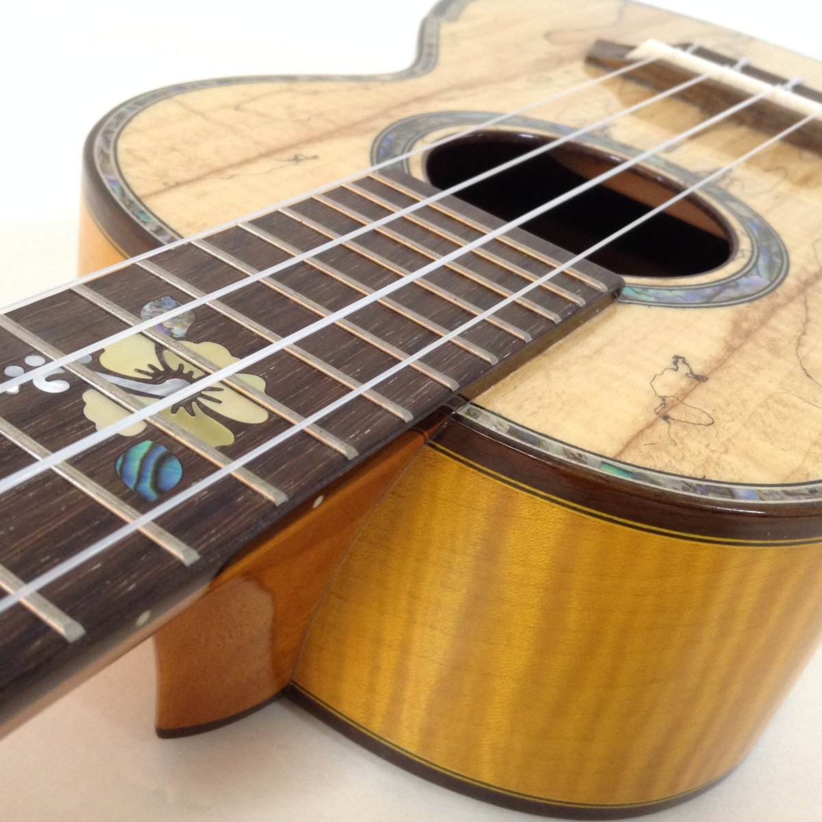 Acoway】カナダ産フレイムメイプル材・コンサートウクレレ【ウクレレ
