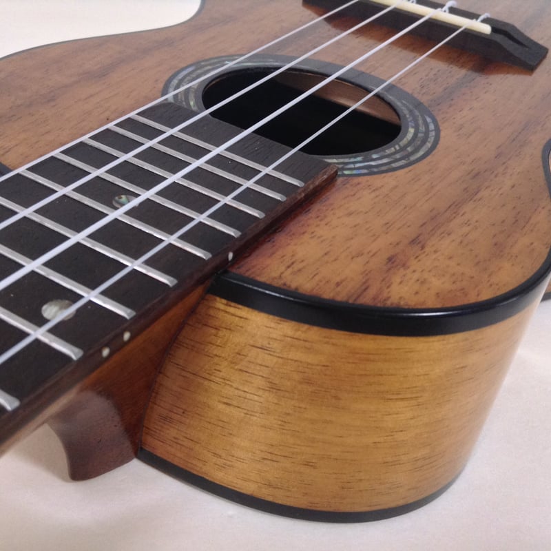 KUMU(クム) CM54A コンサートウクレレ ハワイアンコア (ケース付き