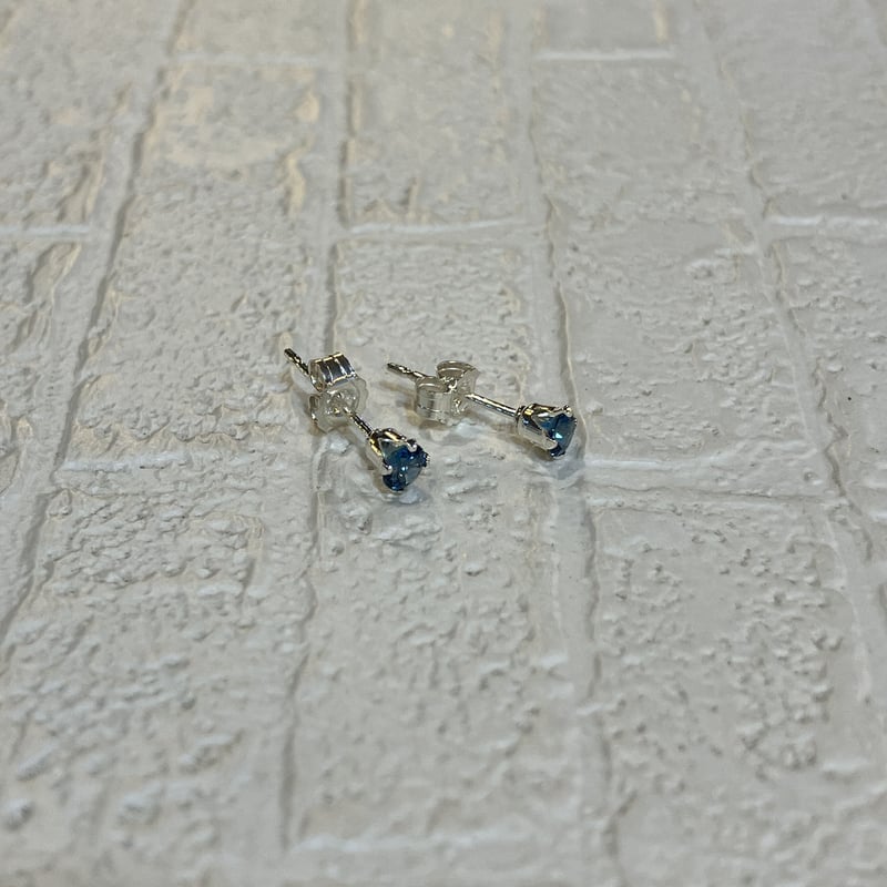 ロンドンブルートパーズのピアス | asterisk