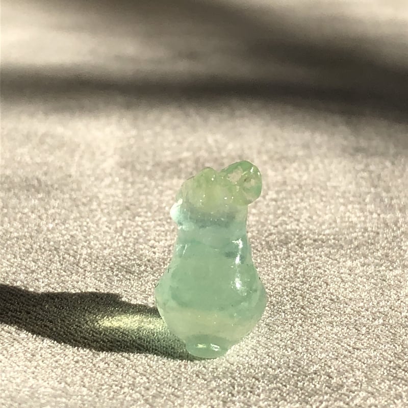 フローライトのうさぎカービング H | asterisk