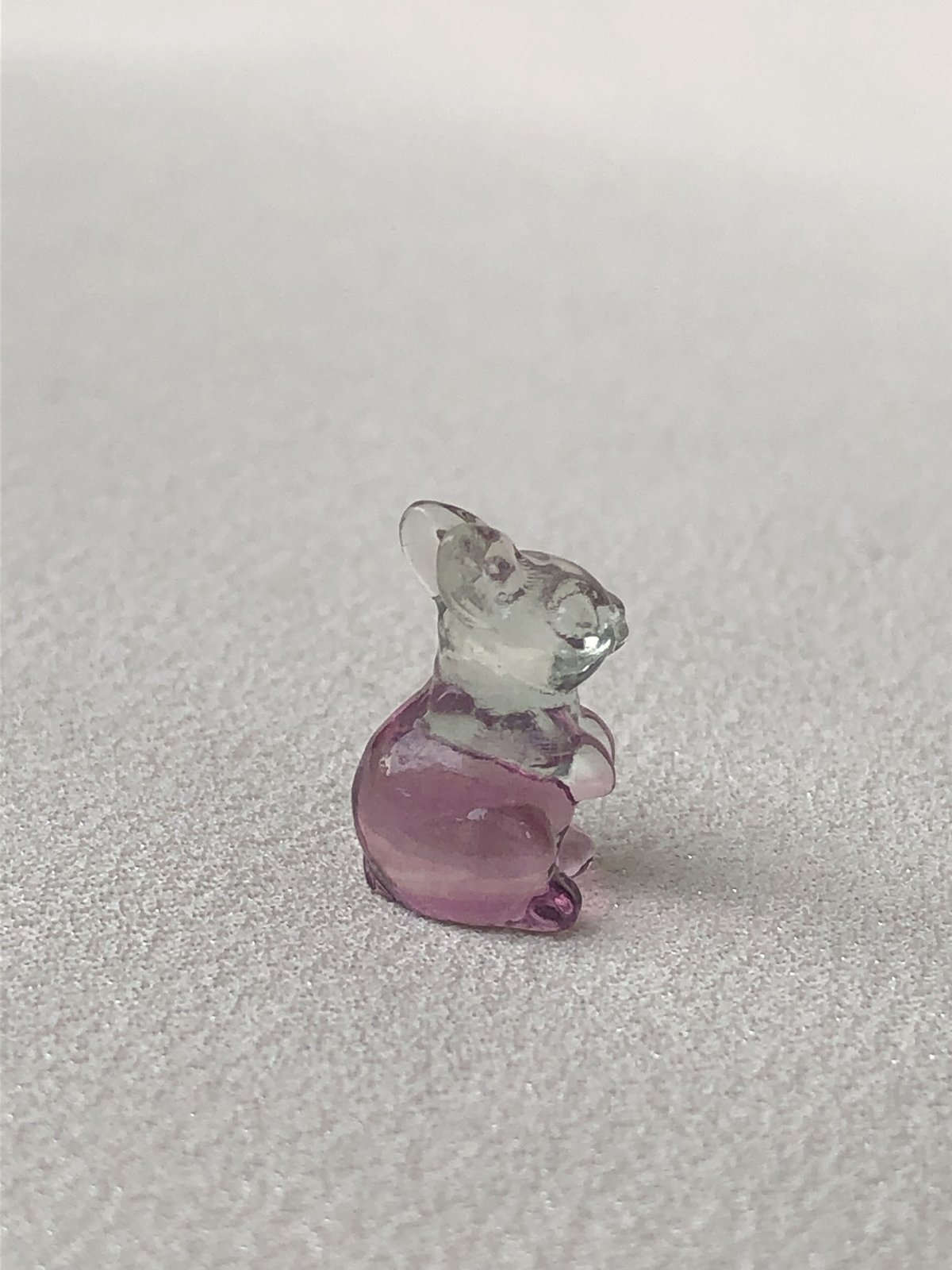 フローライト　カービング　うさぎ メゾン ド フルール Maison de FLEUR ピンクマニアうさぎチャーム 置物
