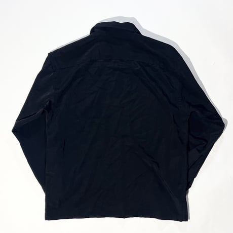 L/S black open collar shirt